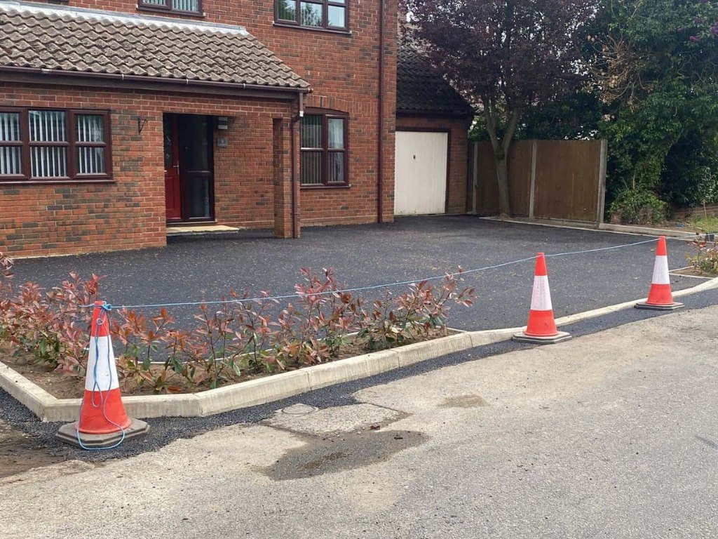 This is a newly installed tarmac driveway just installed by Gillingham Driveways