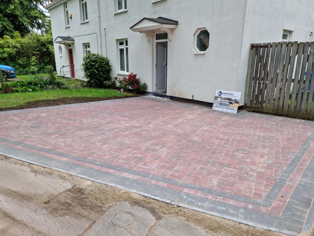 This is a newly installed block paved drive installed by Gillingham Driveways